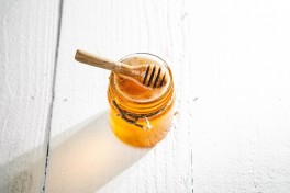 Skąd pszczelarz wie, jaki miód akurat zebrał?